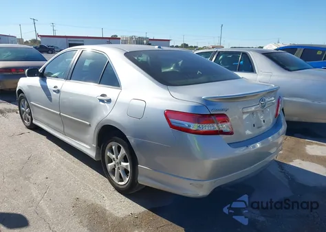 2011 Toyota Camry Se z USA, uszkodzony, nr VIN 4T1BF3EK2BU752678